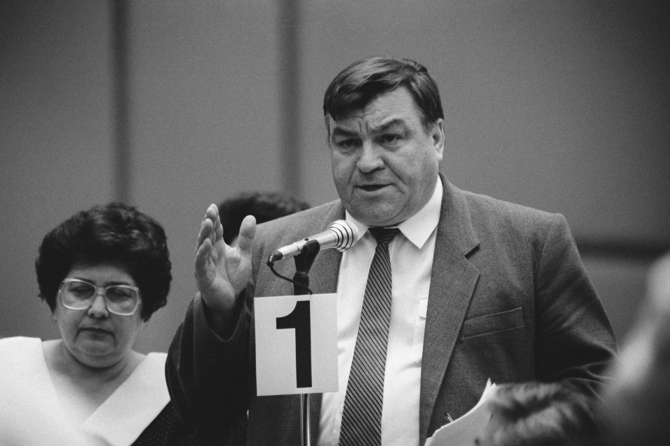 Վիկտոր Պոլյանիչկոն ԽՄԿԿ համագումարում, 1990 հուլիս